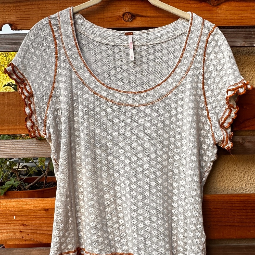 Free People Cream and Brown Floral Short Sleeve Tee Size Small